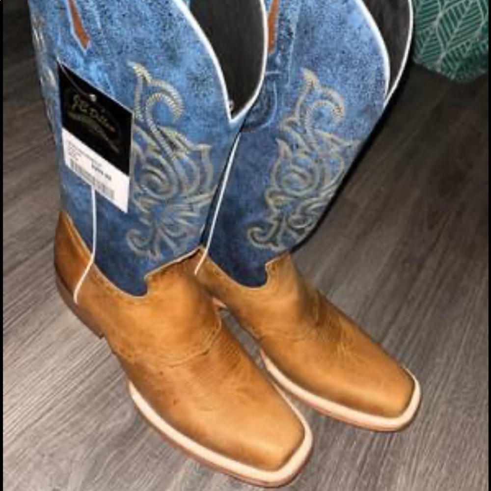 Brand new Men’s cowboy boots size 11.5